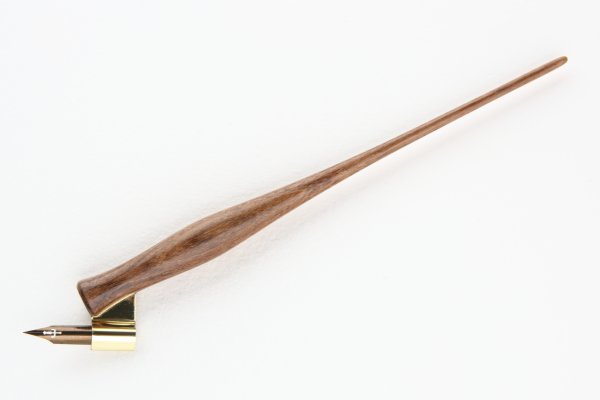 Oblique pen holder made of Luoro Preto wood