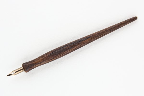 Straight pen holder made of Verde Lago wood.